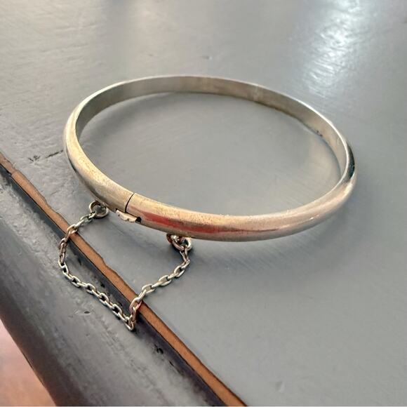 925 Sterling Silver Bangle Bracelet with Safety Chain - Picture 2 of 6
